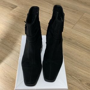 6.5 M Stuart Weitzman booties